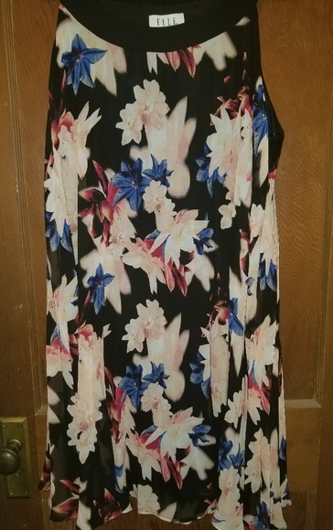 Elle Dresses & Skirts - Elle Floral Dress. NWT